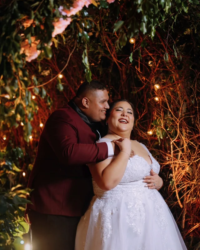 Esta historia empezó con una coincidencia y terminó con un “sí, para siempre”. 💍

Desde una reunión entre amigos hasta prometerse amor para toda la vida, la historia de Carla y Félix está llena de complicidad, cariño y muchas risas compartidas en todos estos años. ☺️

Él, con su mirada tranquila y detalles especiales. Ella, con su energía que ilumina y contagia . Juntos tienen un amor que se nota y se siente en cada foto. 🥹📸

Gracias Carla y Félix, por dejarnos acompañarlos en un día tan especial. ¡Que estas fotos siempre les recuerden lo mágico que fue celebrar su amor!

¿Cuáles son tus favoritas? A mí me cuesta elegir… 😍

#LizPinto Clientes: @carlafarro21 @felixgarcia_chef Planner: @wmkevents Makeup: @anasolismakeup #bodaspanama #panamaphotographer #panamaweddings
