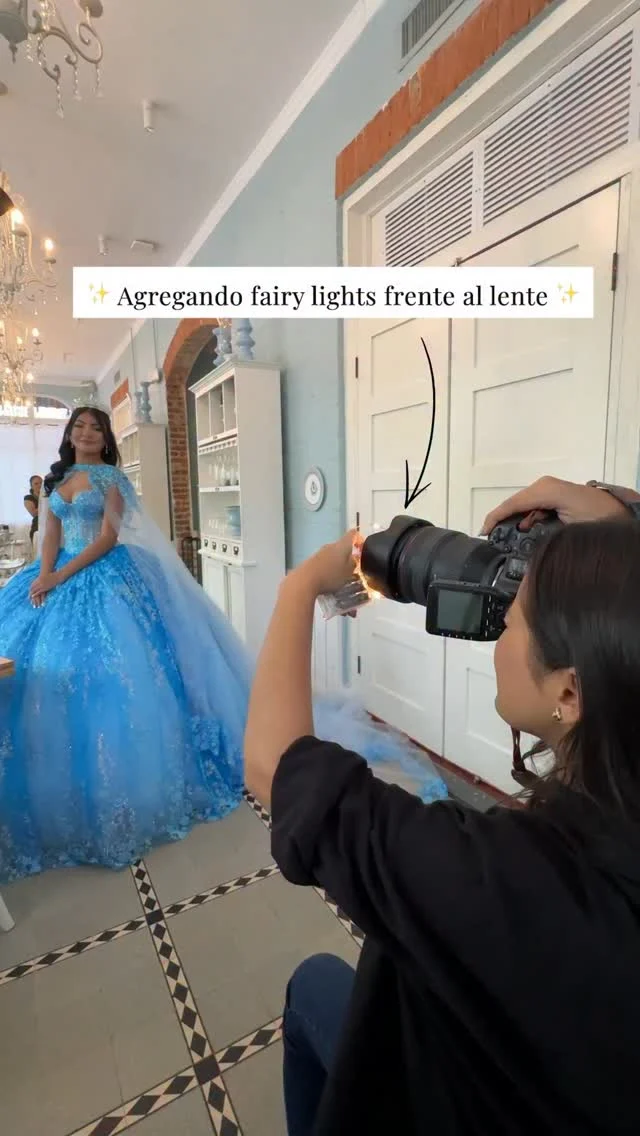 ¿Cuál de los efectos te gustó más? 😍

A. Efecto con las luces ✨
B. Efecto con humo 💨
C. ¡Los dos! ✌🏼

Lorena estaba feliz con todos los resultados que le costó mucho decidirse por sus fotos favoritas. 

No hay nada que me emocione más que ver sus caras de felicidad cuando les muestro el resultado en directo. 📸🥹

Muchas gracias por confiar en nuestras ideas y disfrutar tanto de esta experiencia. 💛

Cliente: @lorenasofia.12 Styling: @carolinatapiastylist Makeup: @mirandamakeupart #fotografospanama #panamaphotographer