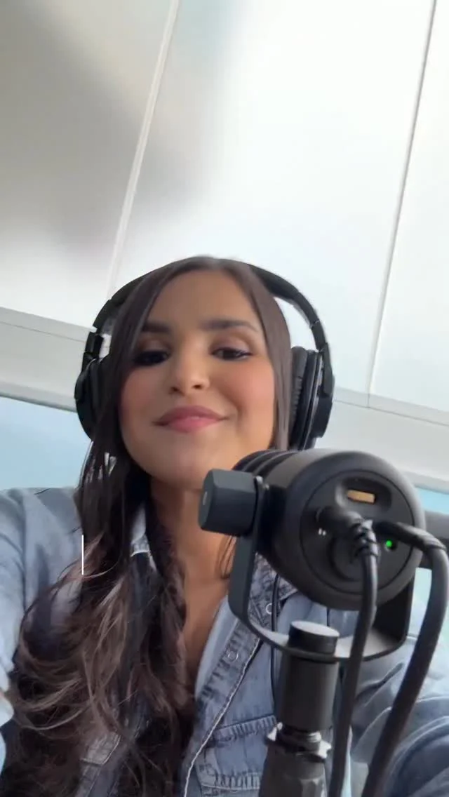 ¿Quieres ver la entrevista que me hizo mi cliente?🎙️ ¡Comenta PODCAST y te paso el link directo! ✨

No todos los días uno termina almorzando feijoada, riéndose con un robot y grabando en un estudio top con clientes que ya se sienten como amigos. ☺️

Lo mejor de este trabajo no son solo las fotos, son las historias que se siguen escribiendo después de cada cobertura. 📸

¡Gracias Patricia y Denilson (y a su familia también) por la confianza que me han dado todos estos años! 💛