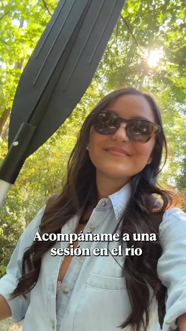 Esta sesión terminó con vestidos empapados 🫣 y unas fotos para el recuerdo… ¿pero valió la pena? ¡Claro que sí! 😎

Todo empezó con unas ideas que no sabíamos bien cómo las llevaríamos a cabo, pero teníamos claro que queríamos divertirnos con esta producción. 💛

Mientras Deo se ponía flores en el cabello, Tanya estaba a cargo de inflar la cama y yo preparaba mi equipo para capturarlo todo. 📸

Lo que al principio parecía un enredo, terminó siendo una sesión llena de encanto. ✨

¿Qué te parece el resultado? ¿Te animas a hacer fotos así? 😍

#LizPinto Models: @domusdeoartistry @lulubell1193 Makeup: @domusdeoartistry Dresses: @aurora_rental_vancouver #Vancouver #Vancouverphotographer