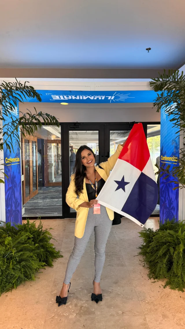 ¡Me invitaron a ser speaker en un congreso en Puerto Rico! (Parte 1) 🇵🇷

En este video te muestro un poquito de lo que estoy viviendo detrás de cámaras en esta increíble experiencia en @illuminatepuertorico 👌🏽💛

Ha sido muy emocionante poder representar a mi país, conocer a tantos colegas y compartir mi historia para inspirar a más fotógrafos a atreverse a vivir de su pasión. 📸✨

Te invito a que estés pendiente de la Parte 2, donde te muestro cómo fue mi primera intervención. 🎤😍